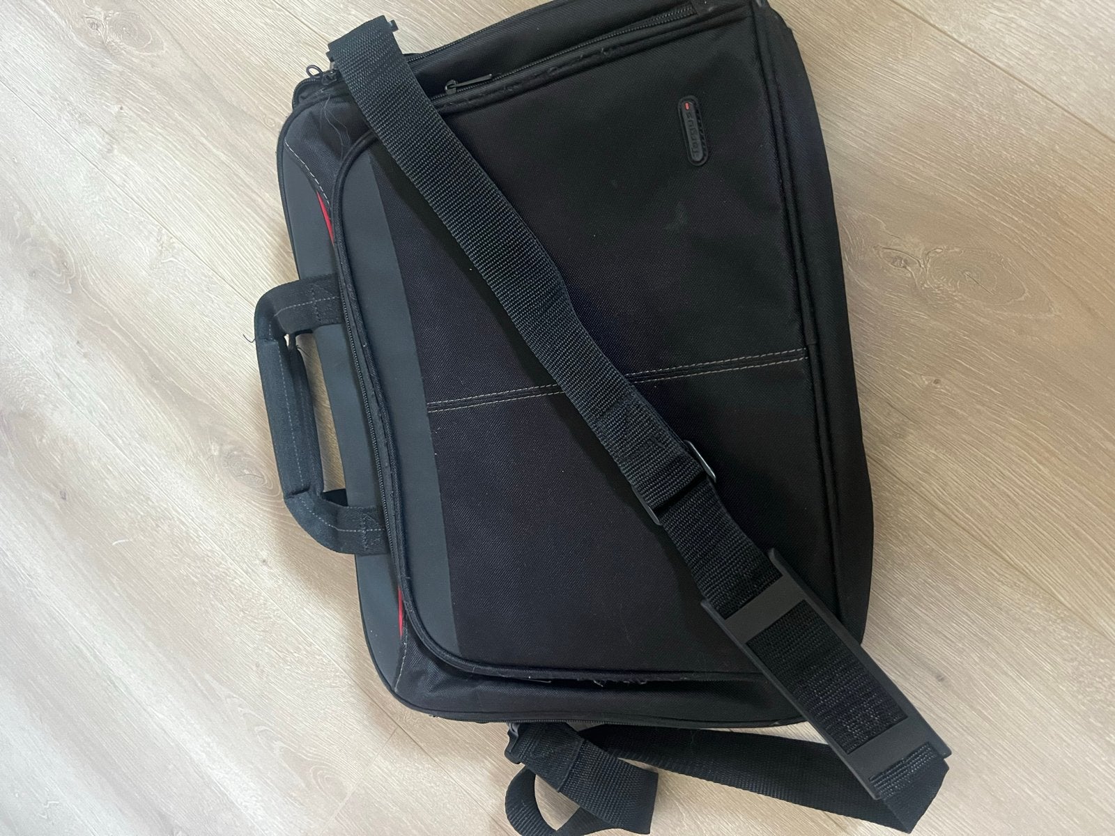 Laptoptas zwart met schouderband - Gebruikt, Computers en Software, Gebruikt, Gevoerd laptopvak, 15 inch, Aktetas