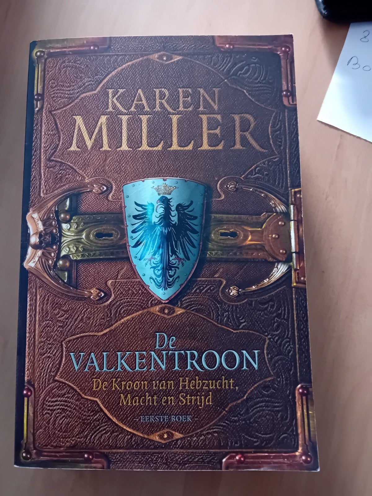 De Valkentroon - Karen Miller (Gelezen, goede staat), Ophalen of Verzenden, Gelezen, Karen Miller