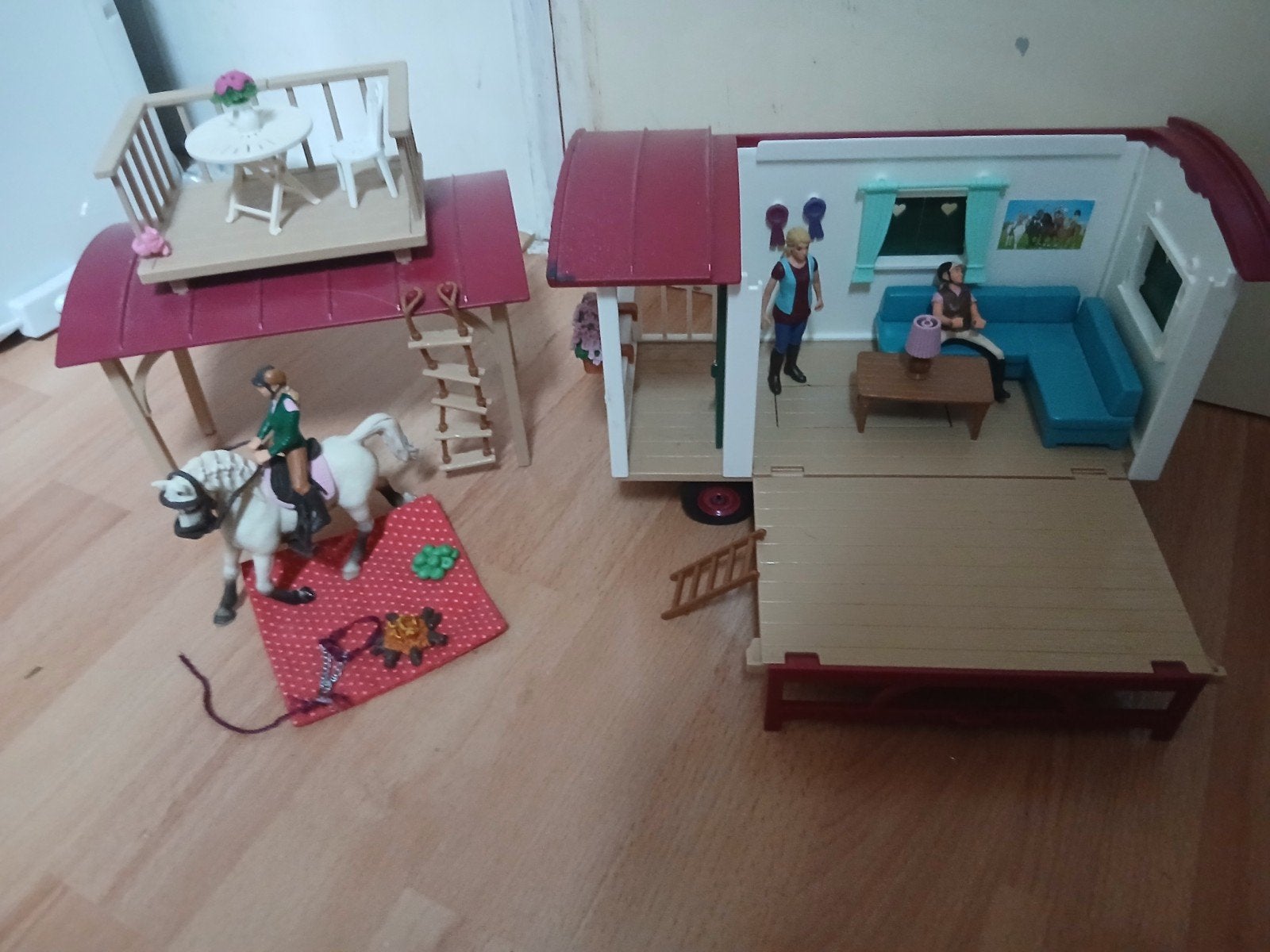 Sleigh camper met paard, ruiter en 2 poppetjes, Kinderen en Baby's, Speelgoed | Overig, Ophalen of Verzenden
