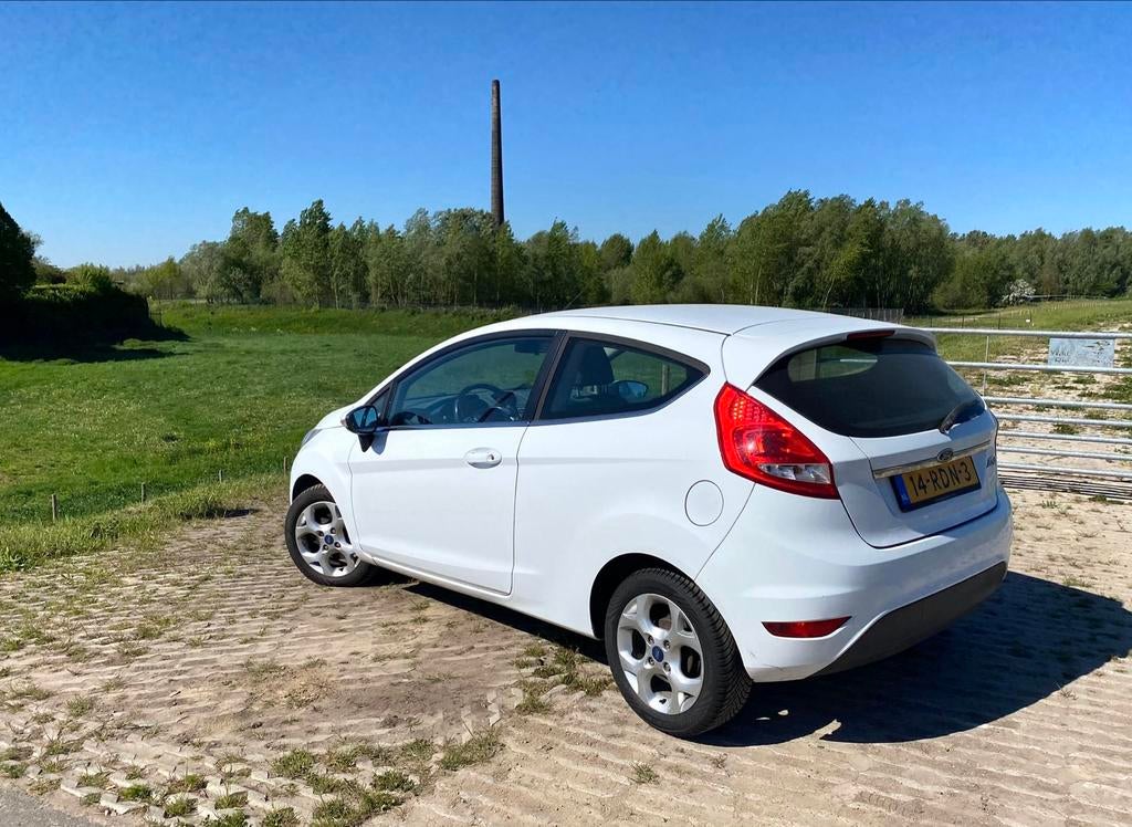 Ford Fiësta 1.25 44KW 3DR 2011 Wit, Auto's, Voorwielaandrijving, Euro 5, Stof, 4 cilinders