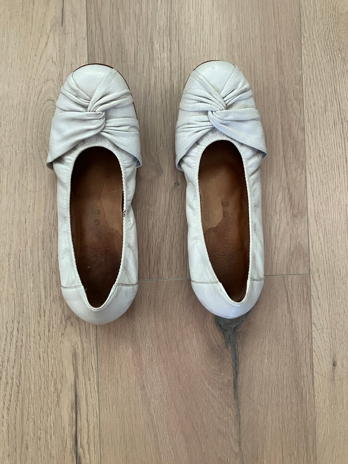 GRATIS gabor Witte ballerina's 6,5 met knoopdetail, Ophalen, Gedragen, Wit, Ballerina's