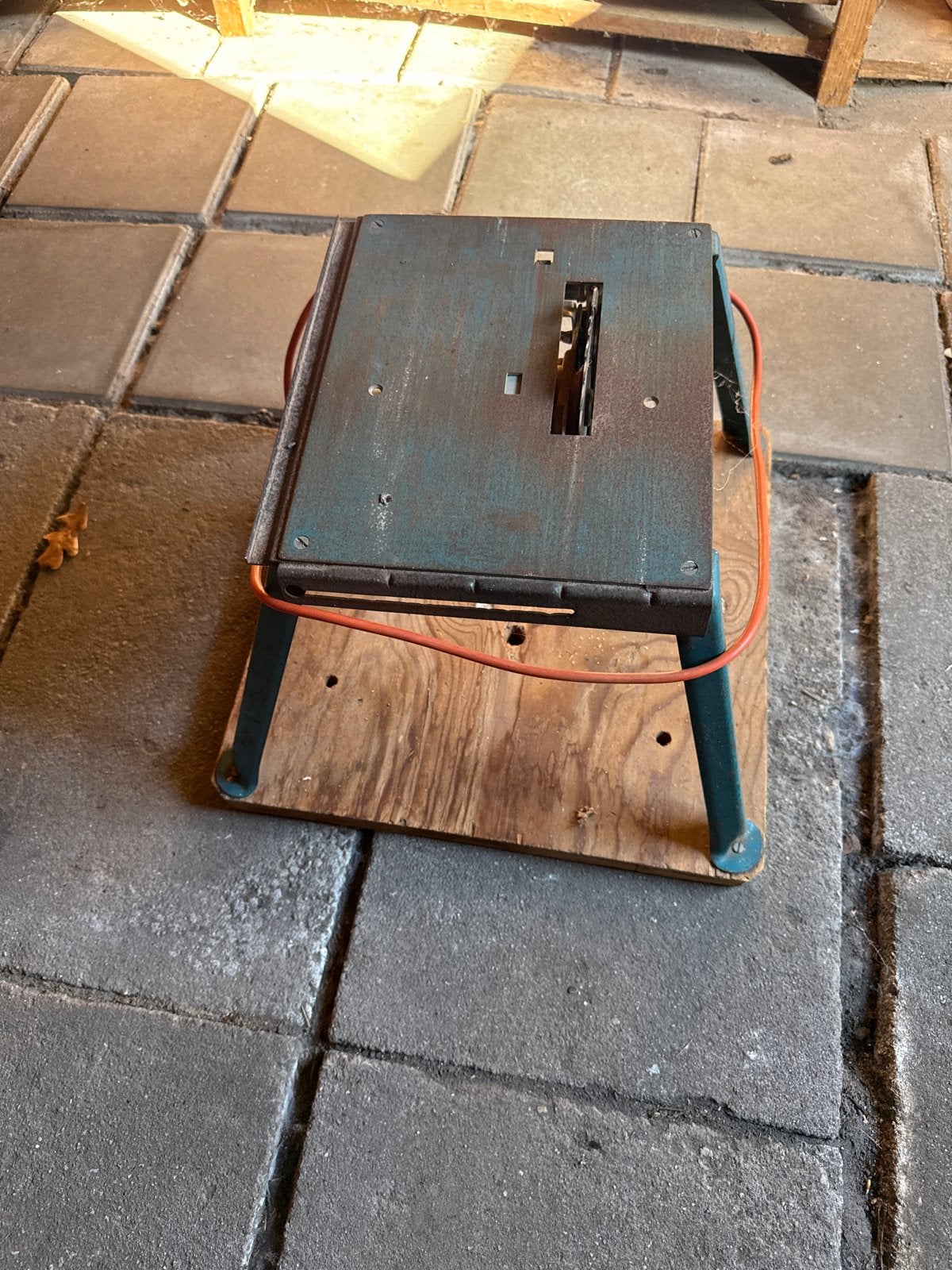 Tafelcirkelzaag - Compact en Krachtig, Ophalen, Gebruikt, Cirkelzaag, 600 tot 1200 watt