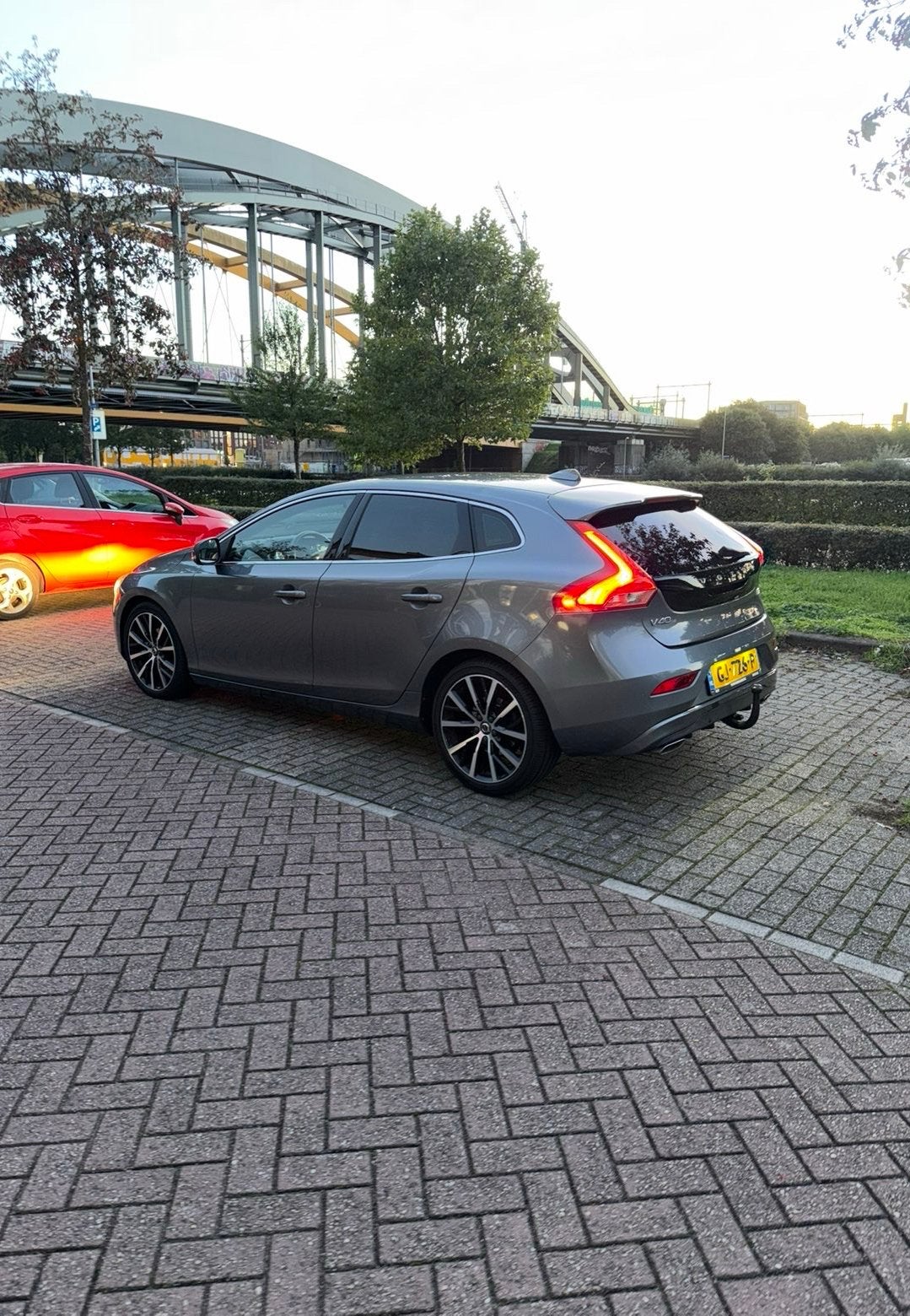 Volvo V40 2.0 D2 120PK 2015 Grijs, Auto's, Voorwielaandrijving, 4 cilinders, 1969 cc, Origineel Nederlands