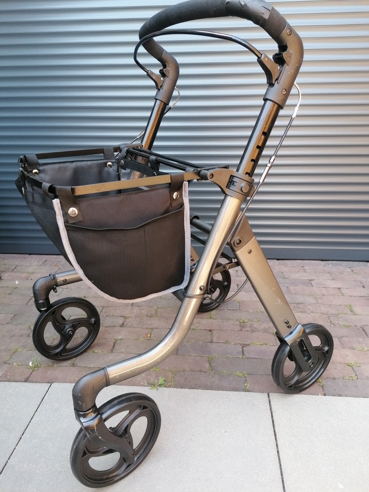 Alino Hybride Rollator Aluminium 7 kg Lichtgewicht 
Traditio, Ophalen of Verzenden, Opvouwbaar, Zo goed als nieuw