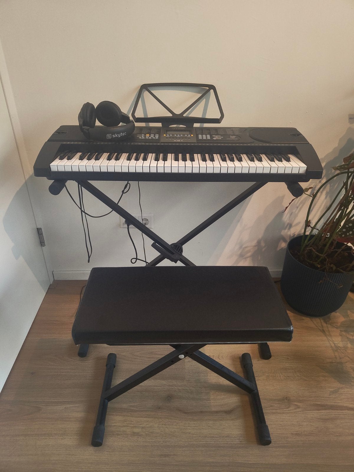 MAX KB1 Keyboard inclusief standaard, koptelefoon en krukje, Muziek en Instrumenten, Keyboards, 61 toetsen, Zo goed als nieuw