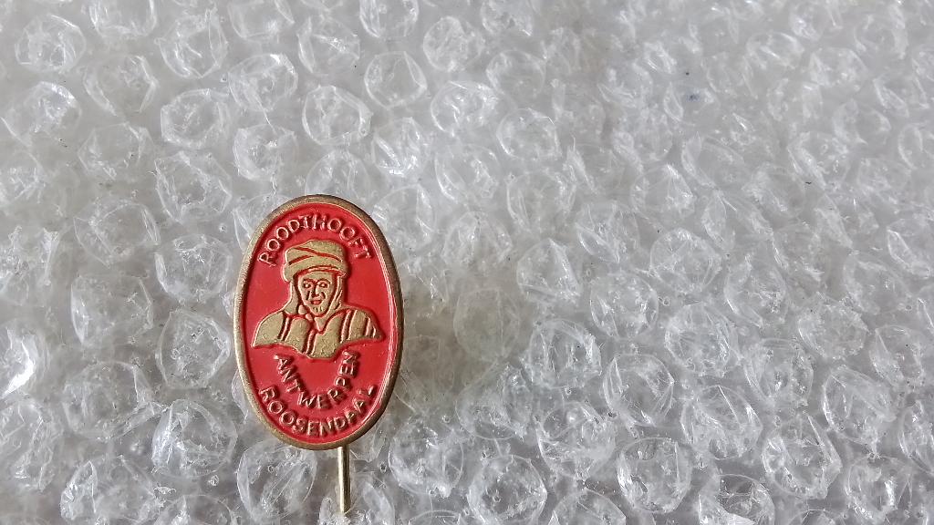 Speldje roodhooft antwerpen en Roosendaal (snoep)., Verzamelen, Speldjes, Pins en Buttons, Ophalen of Verzenden, Zo goed als nieuw