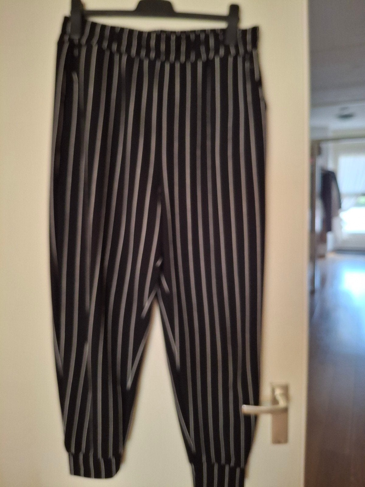 Zwarte gestreepte broek. Shein.  Maat xl, Zwart, Maat 42/44 (L), Ophalen of Verzenden, Zo goed als nieuw