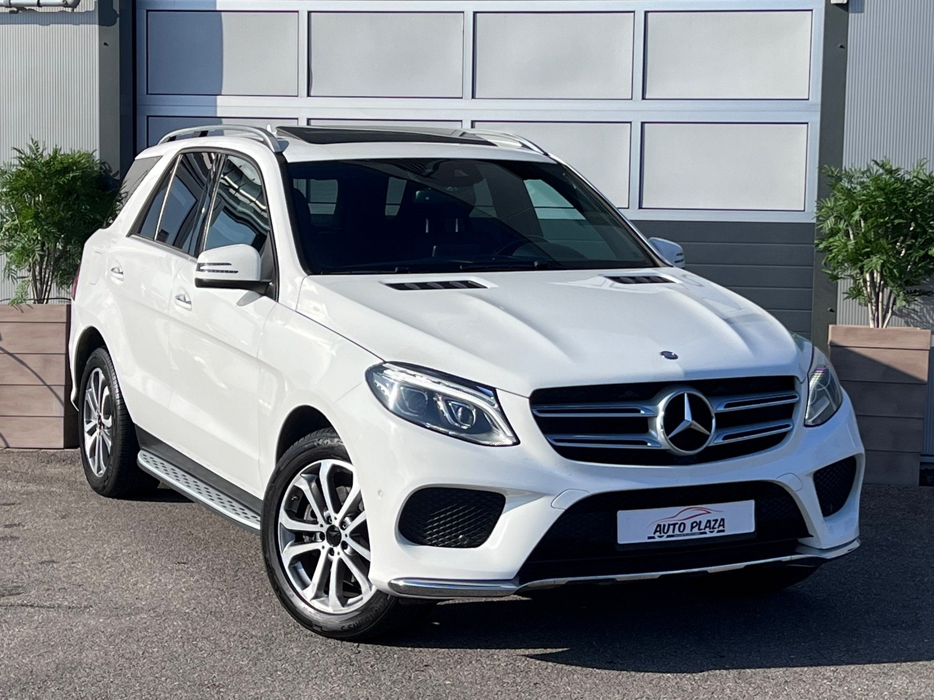 Mercedes-Benz GLE 350 / SCHUIFDAK / LEER / XENON / NAVI / CA, Auto's, Automaat, Gebruikt, Euro 6, Overige carrosserieën