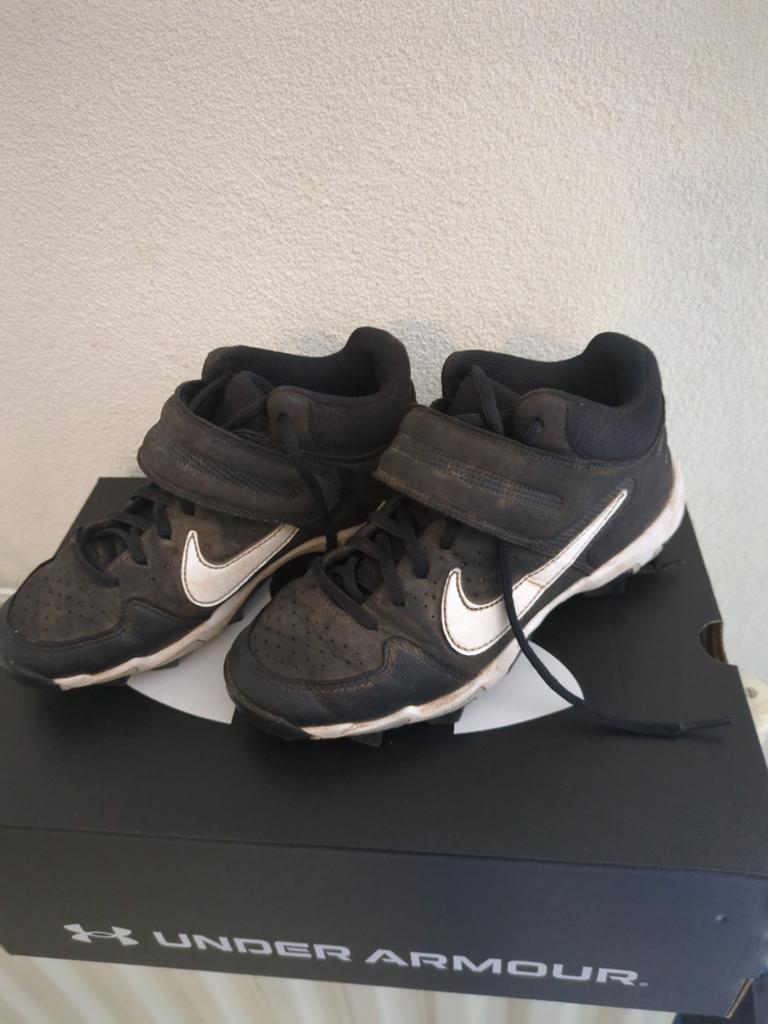 Honkbalschoenen maat 35 nike, Sport en Fitness, Honkbal en Softbal, Ophalen of Verzenden, Gebruikt, Schoenen