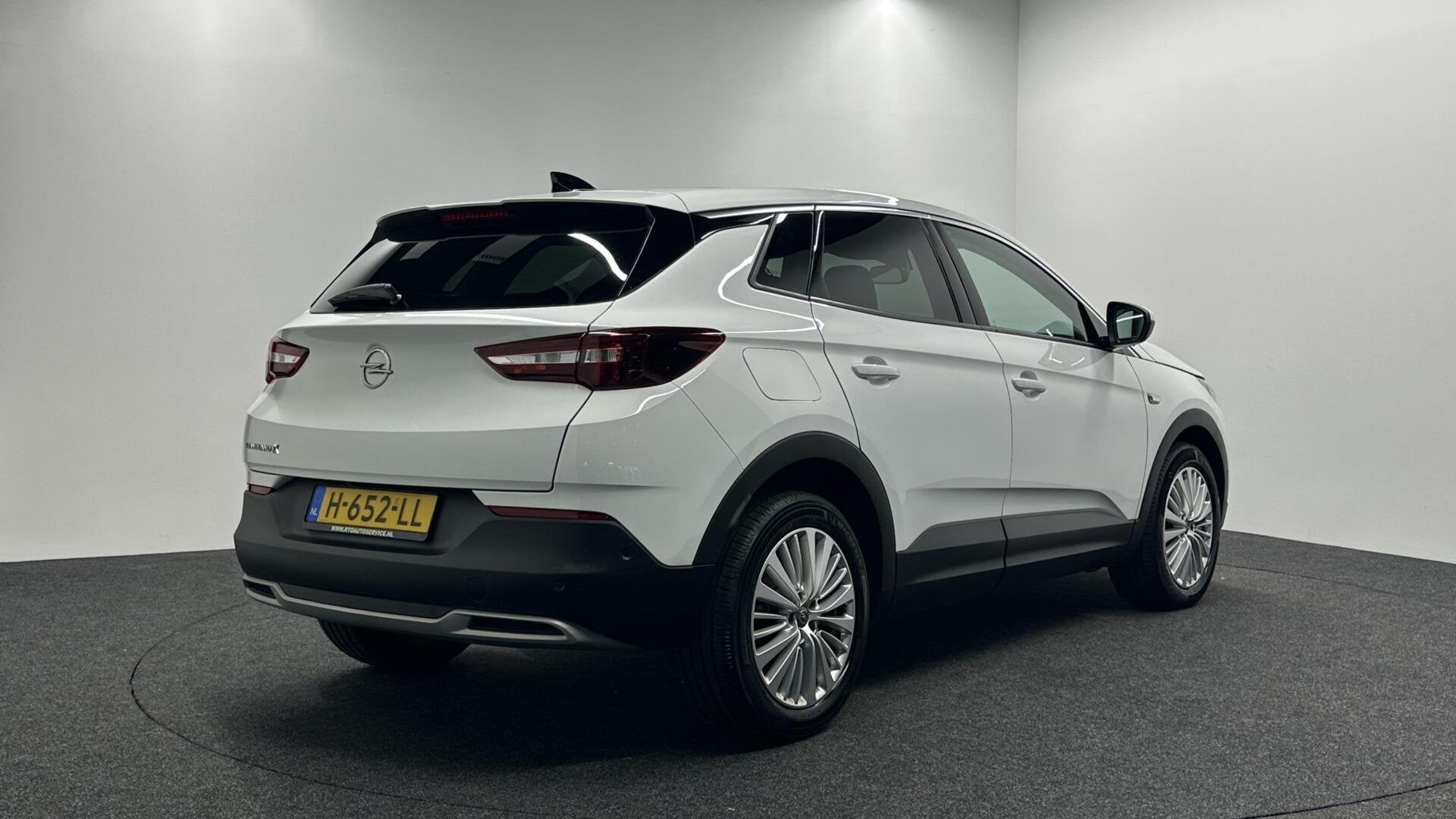 Opel Grandland X 1.2 Turbo Innovation PANO CAMERA LM ECC CRU, Auto's, Voorwielaandrijving, Gebruikt, 1199 cc, Met garantie (alle)