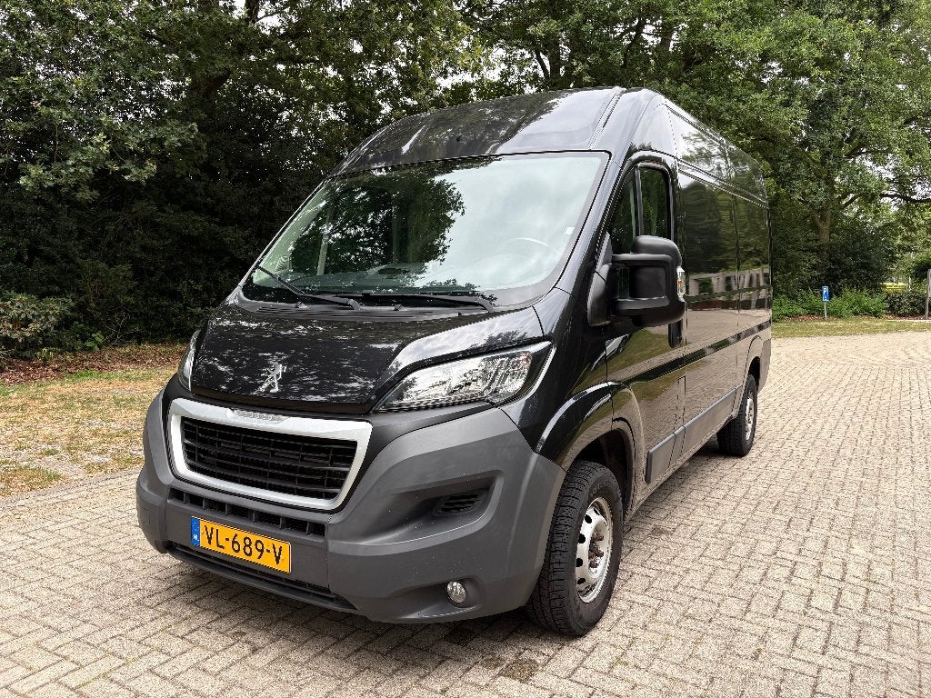 Peugeot Boxer GB 330 L2h2 HDI 130PK 2015, Auto's, Euro 5, Zwart, 1900 kg, Onderhoudsboekje