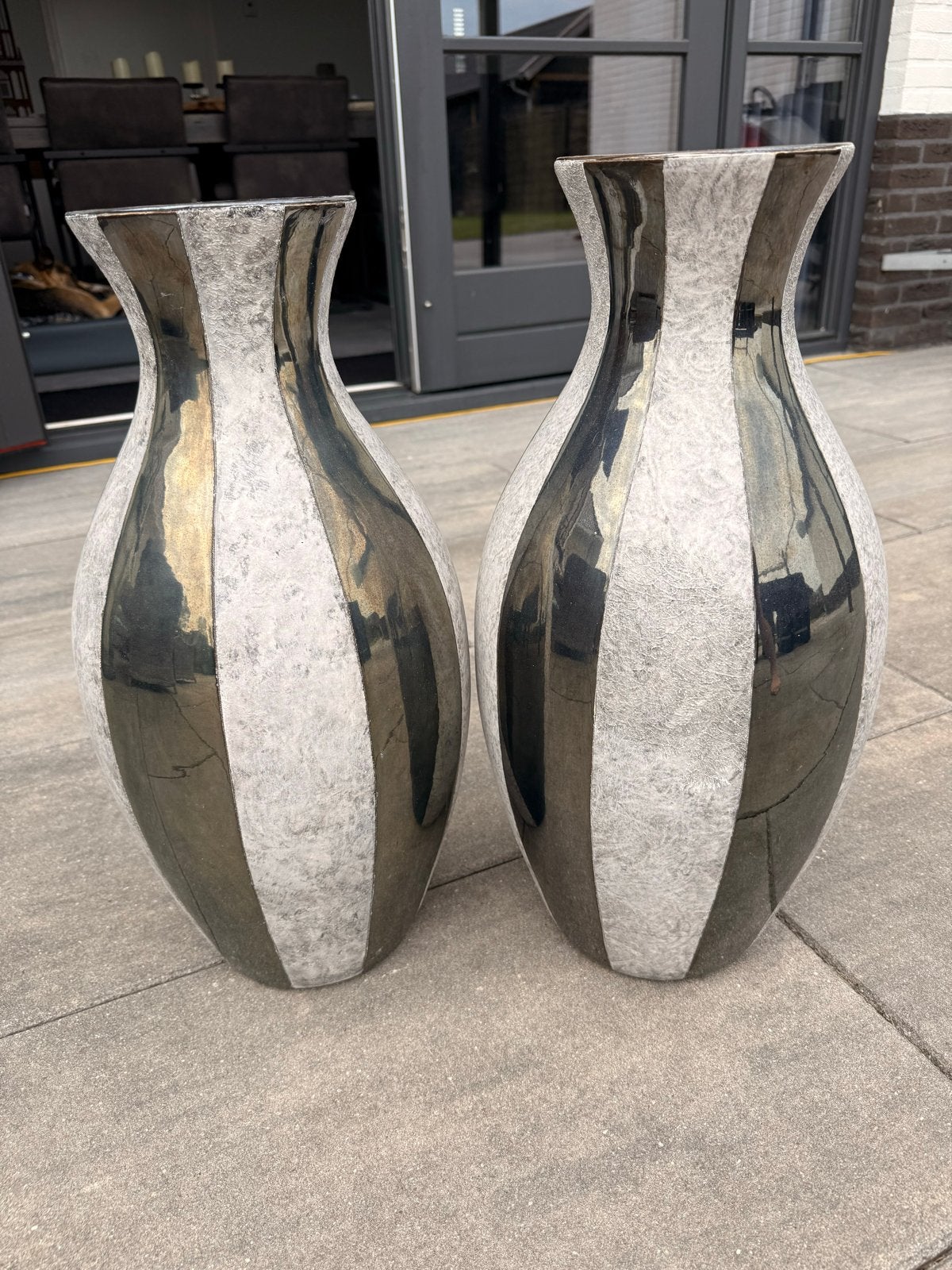 Set van 2 moderne vazen met bronzen/grijs gemeleerde strepen, Huis en Inrichting, Woonaccessoires | Vazen, Ophalen, Grijs