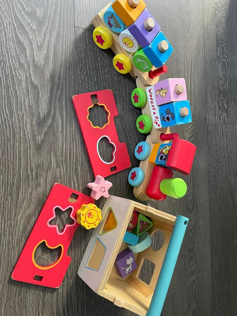 Woezel en Pip houten trein en vormendoos, Ophalen of Verzenden, Gebruikt, Overige typen, Met wieltjes