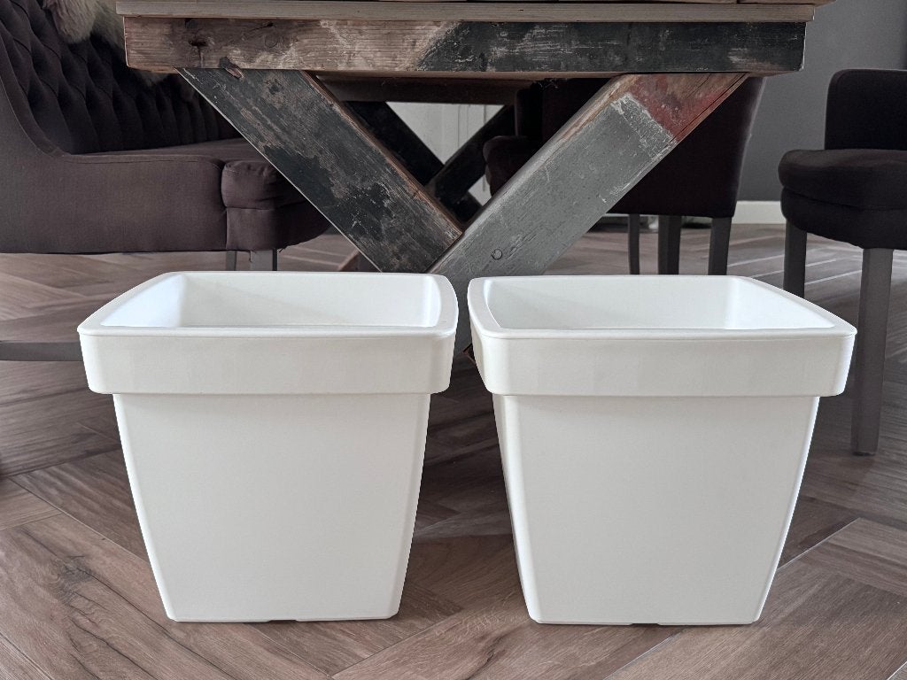 2 grote witte bloempotten, kunststof, vierkant, izgs, Kunststof, Gebruikt, Vierkant, Binnen