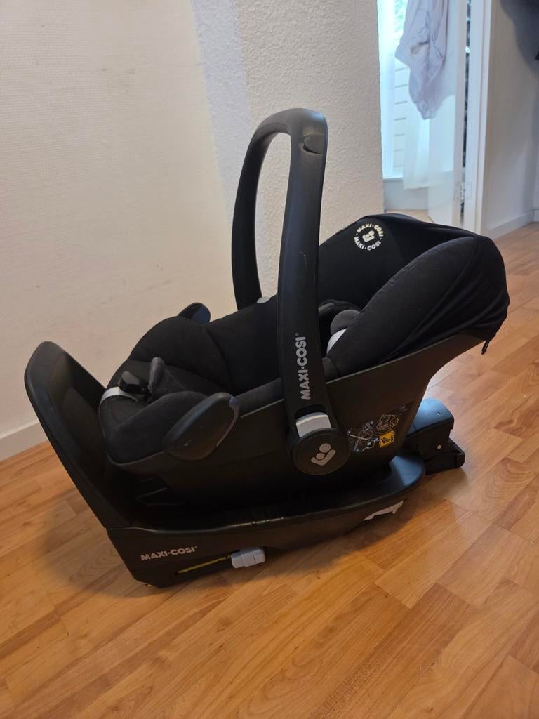 Autostoel maxi-cosi pebble pro i-size met isofix familybase2, Ophalen, Gebruikt, Isofix, 0 t/m 13 kg