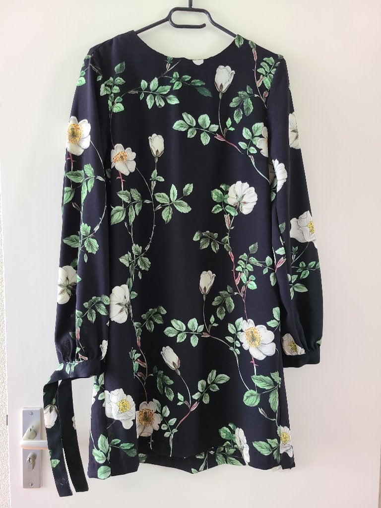 Zwarte jurk met bloemenprint, H&M, maat 38, Maat 38/40 (M), H&M, Zwart, Nieuw