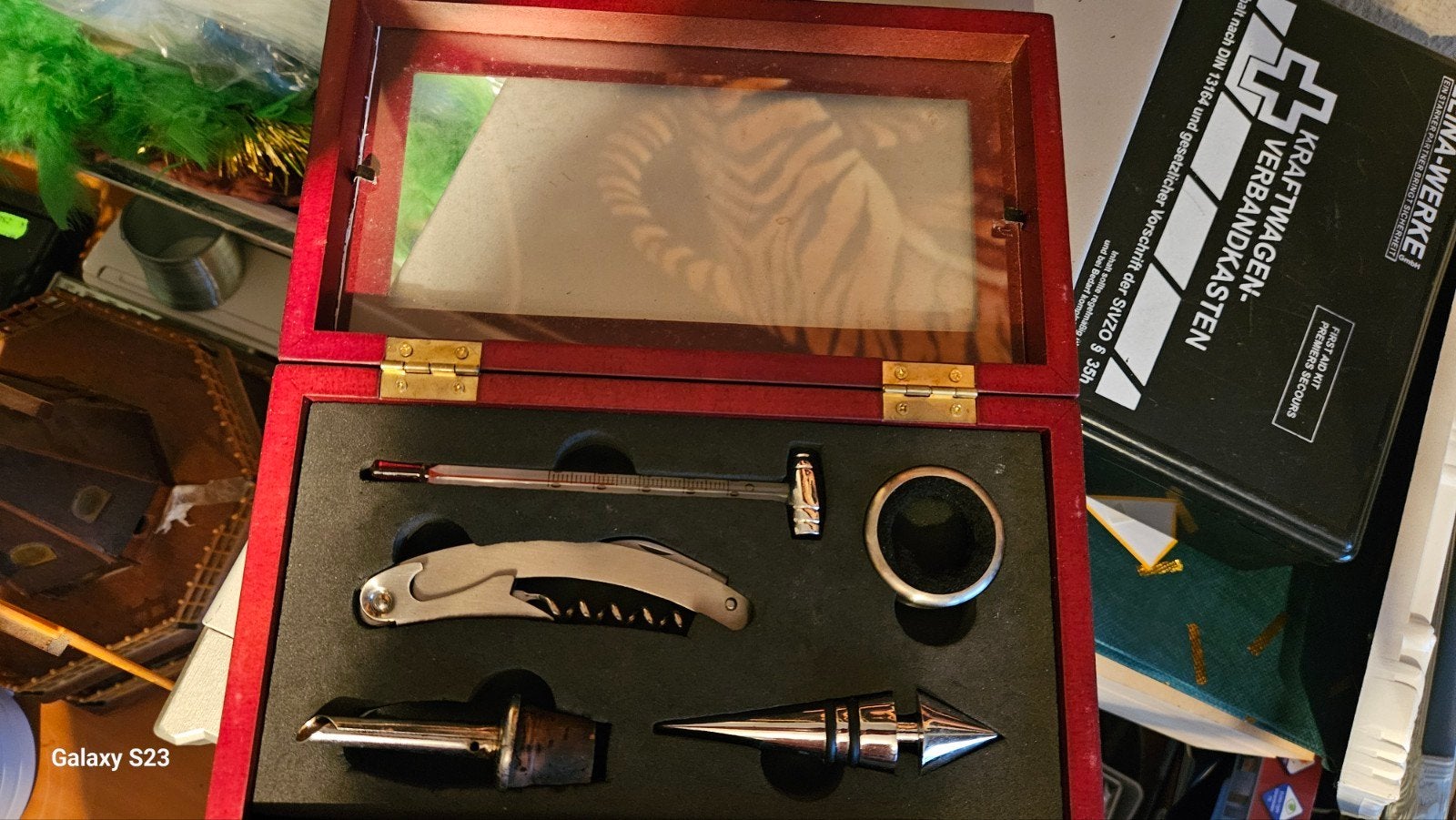 Wijnaccessoires set in houten kistje, Hout, Ophalen of Verzenden, Rood, Overige merken