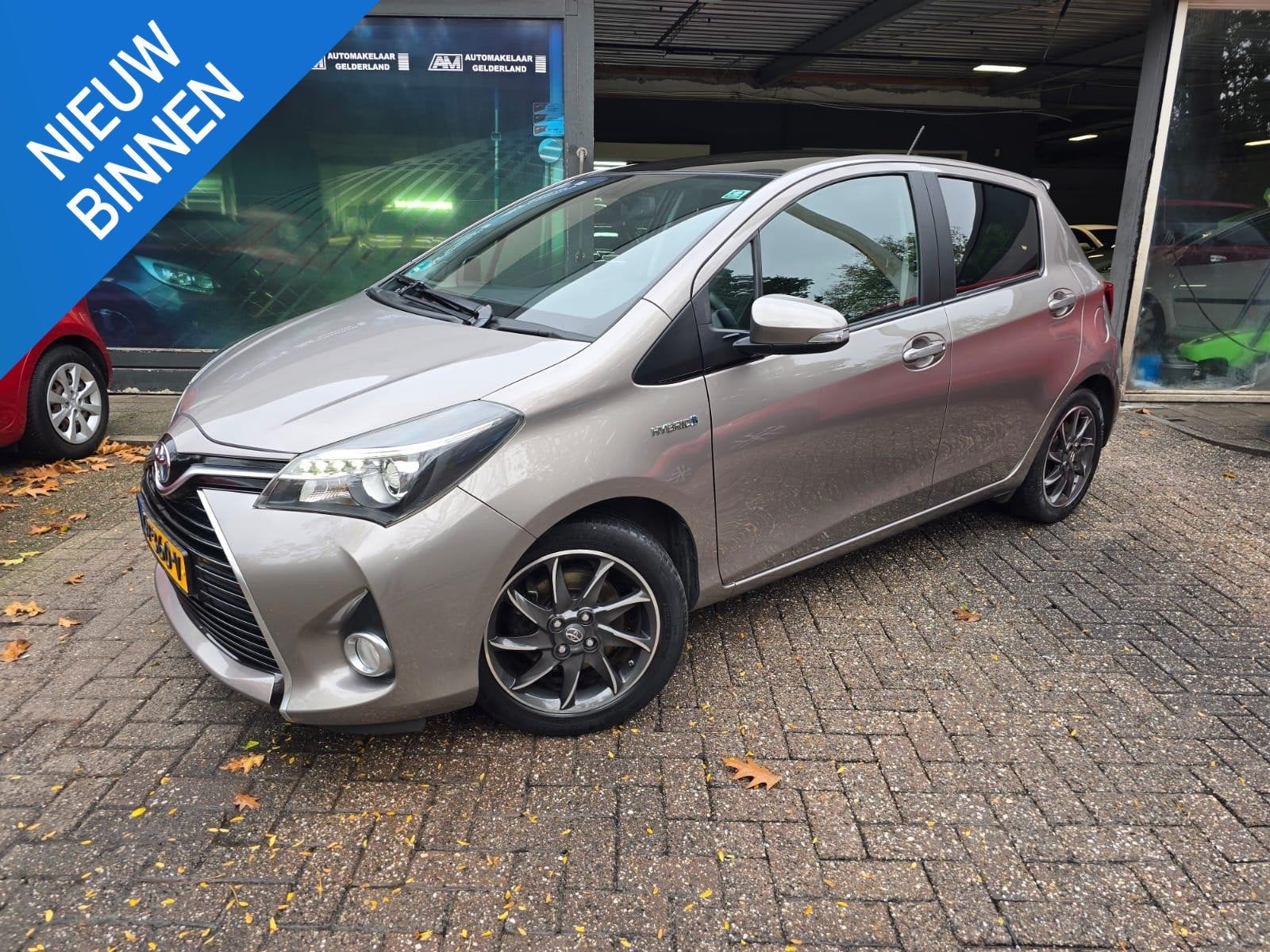 Toyota Yaris 1.5 Hybrid Dynamic | PANO DAK | CAMERA | DEALER, Dealer onderhouden, Gebruikt, Euro 6, 4 cilinders