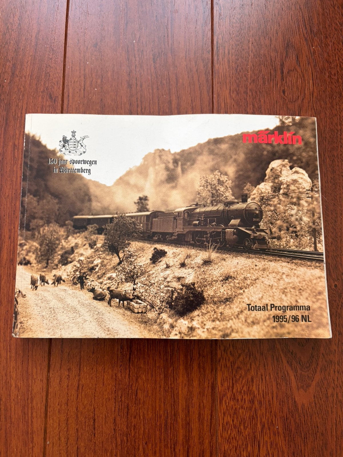 150 jaar Marklin catalogus 420 pagina’s dik, Wisselstroom, Zo goed als nieuw, Märklin, Boek, Tijdschrift of Catalogus