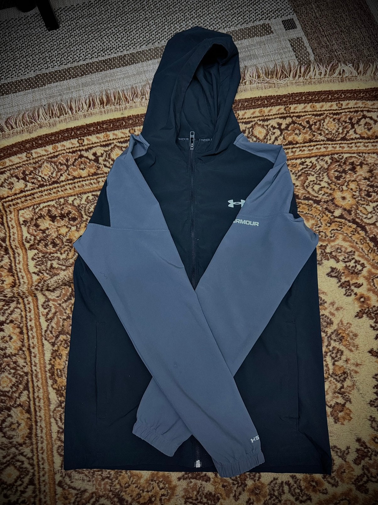 Under Armour trainingspak - Jas en broek maat S, Kleding | Heren, Fitness, Maat 48/50 (M), Zwart, Ophalen of Verzenden