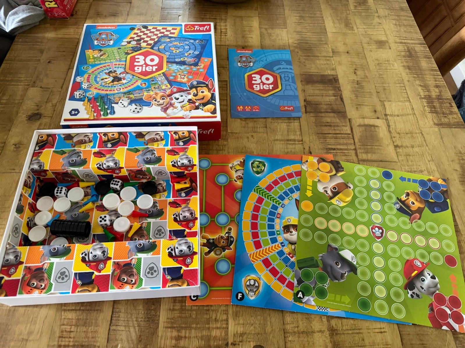 Paw Patrol 30-in-1 Bordspel-Poolse Versie, Vijf spelers of meer, Ophalen of Verzenden, Zo goed als nieuw