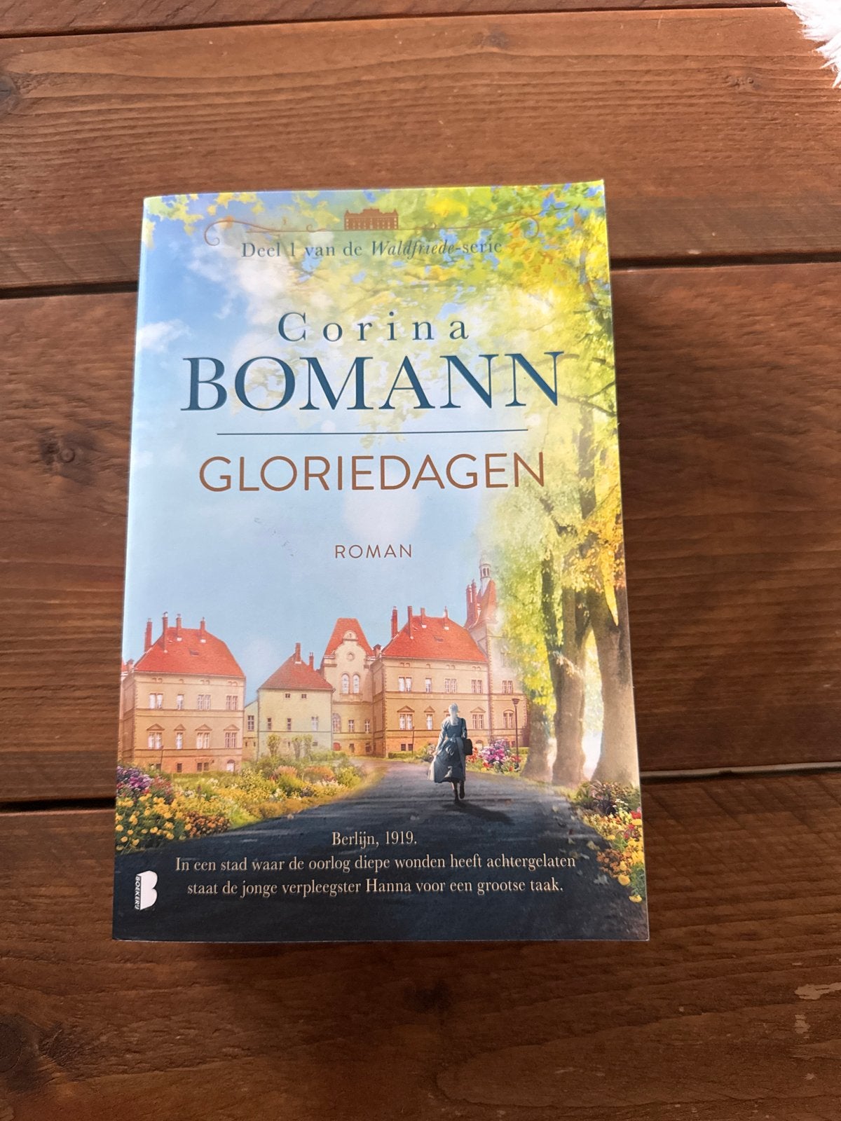 Corina Bomann - Gloriedagen (Deel 1 WaldFriede-serie), Ophalen of Verzenden, Nieuw, Europa overig