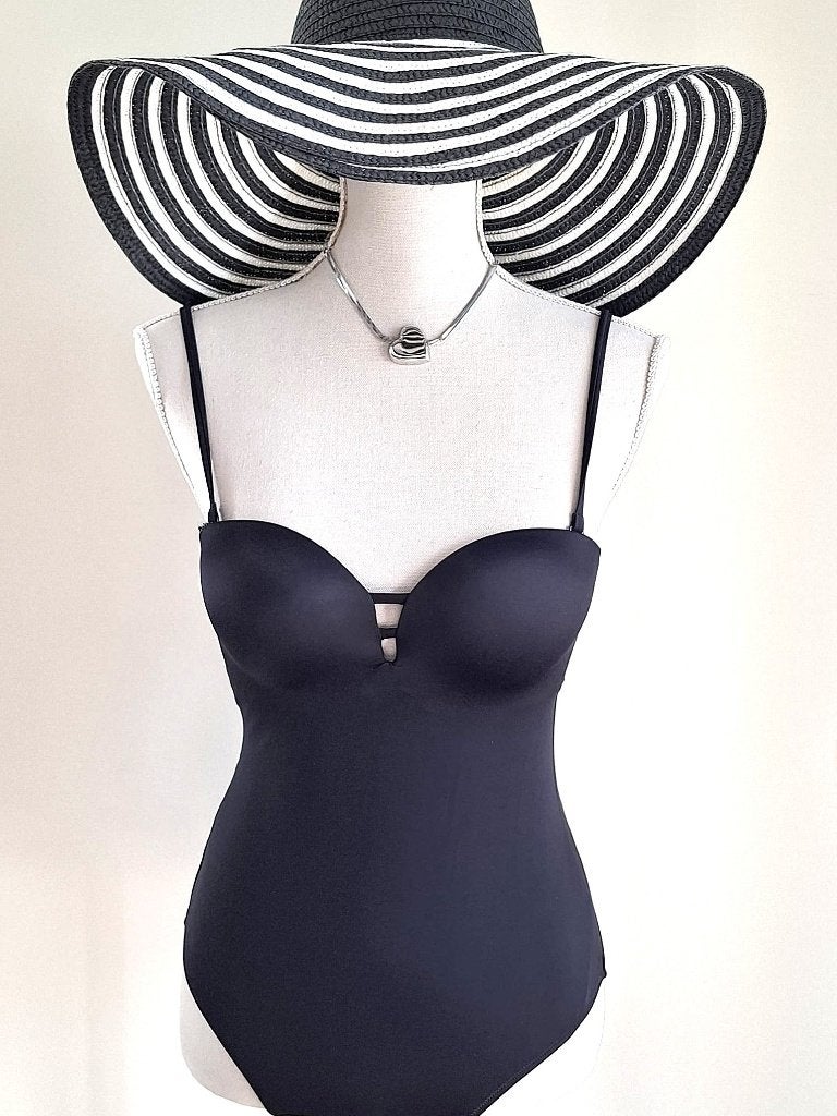 Luxe Italiaans zwartbadpak met mooi diep rugdecolleté, Verzenden, YamamaY, Zwart, Nieuw