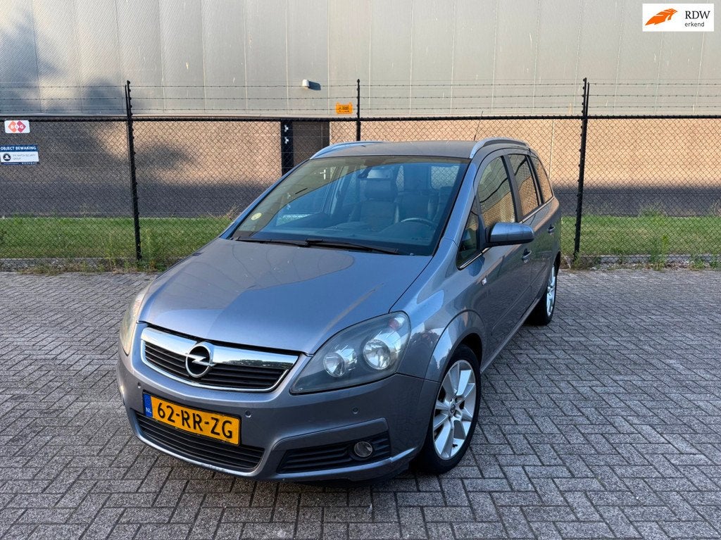 Opel Zafira 2.2 Cosmo *Airco-Trekhaak-7 Persoons*, Auto's, Opel, Stof, Gebruikt, Zwart, 4 cilinders
