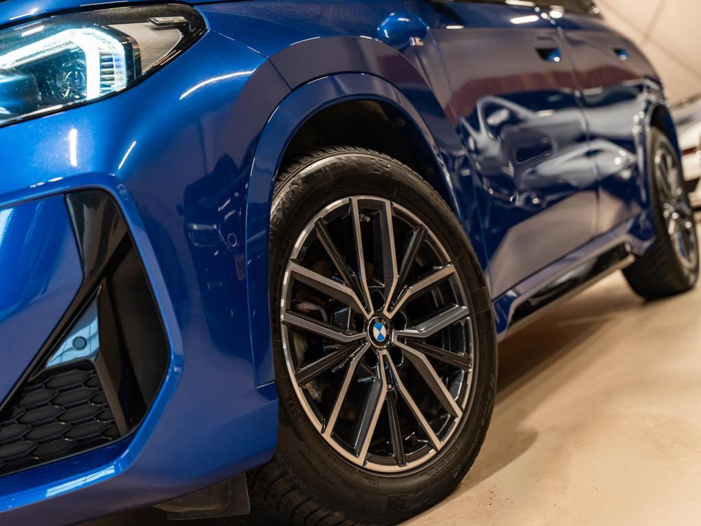 BMW X1 SDrive18i M-Pakket, Facelift, Wide Screen, Apple Carp, 136 pk, Gebruikt, Zwart, Blauw