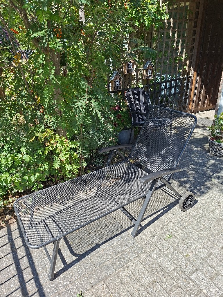 Ligbed grijs metaal, Tuin en Terras, Ligbedden, Ophalen, Gebruikt, Metaal, Verstelbaar