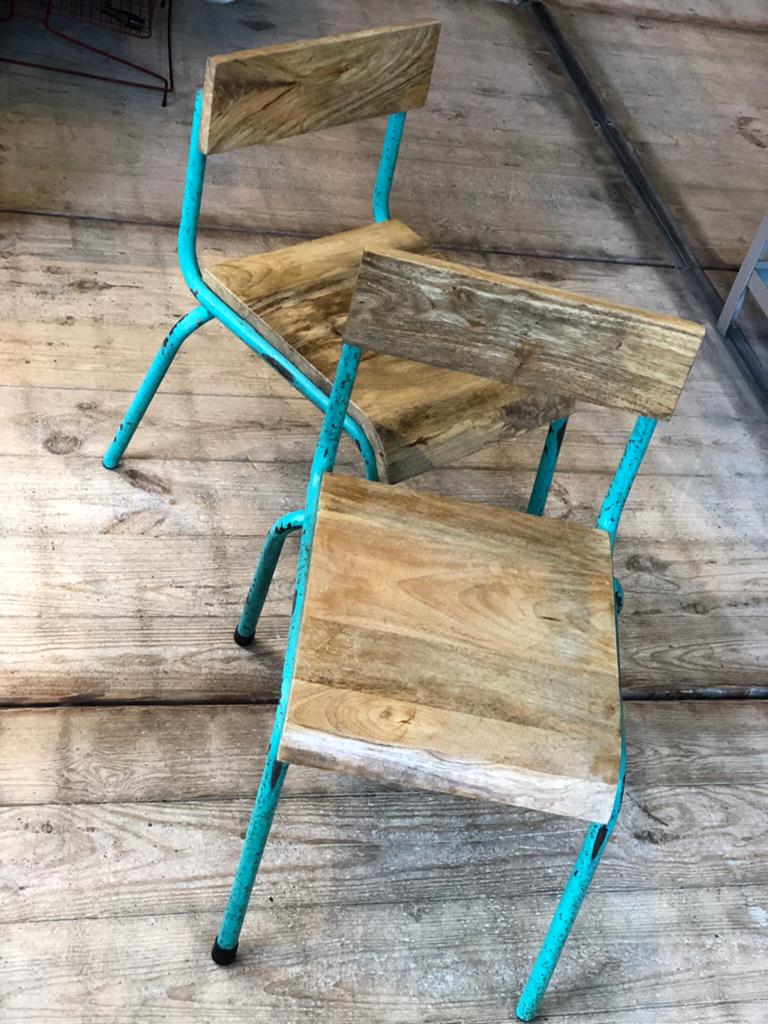 2 houten kinderstoeltjes stoeltjes metaal industrieel, Tuin en Terras, Ophalen, Onbekend, Zo goed als nieuw, Onbekend