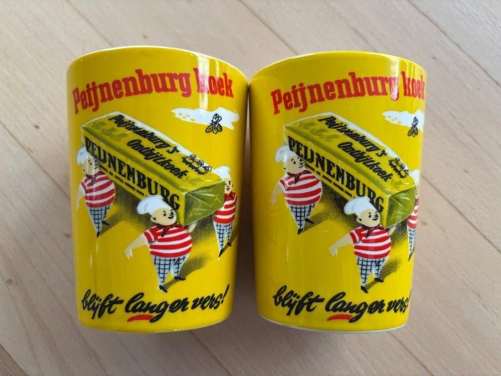Twee vintage Peijnenburg koek bekers, Gebruikt, Ophalen of Verzenden, Overige stijlen, Kop(pen) en/of Schotel(s)
