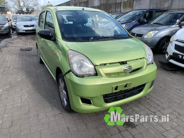 Aandrijfas rechts-voor van een Daihatsu Cuore