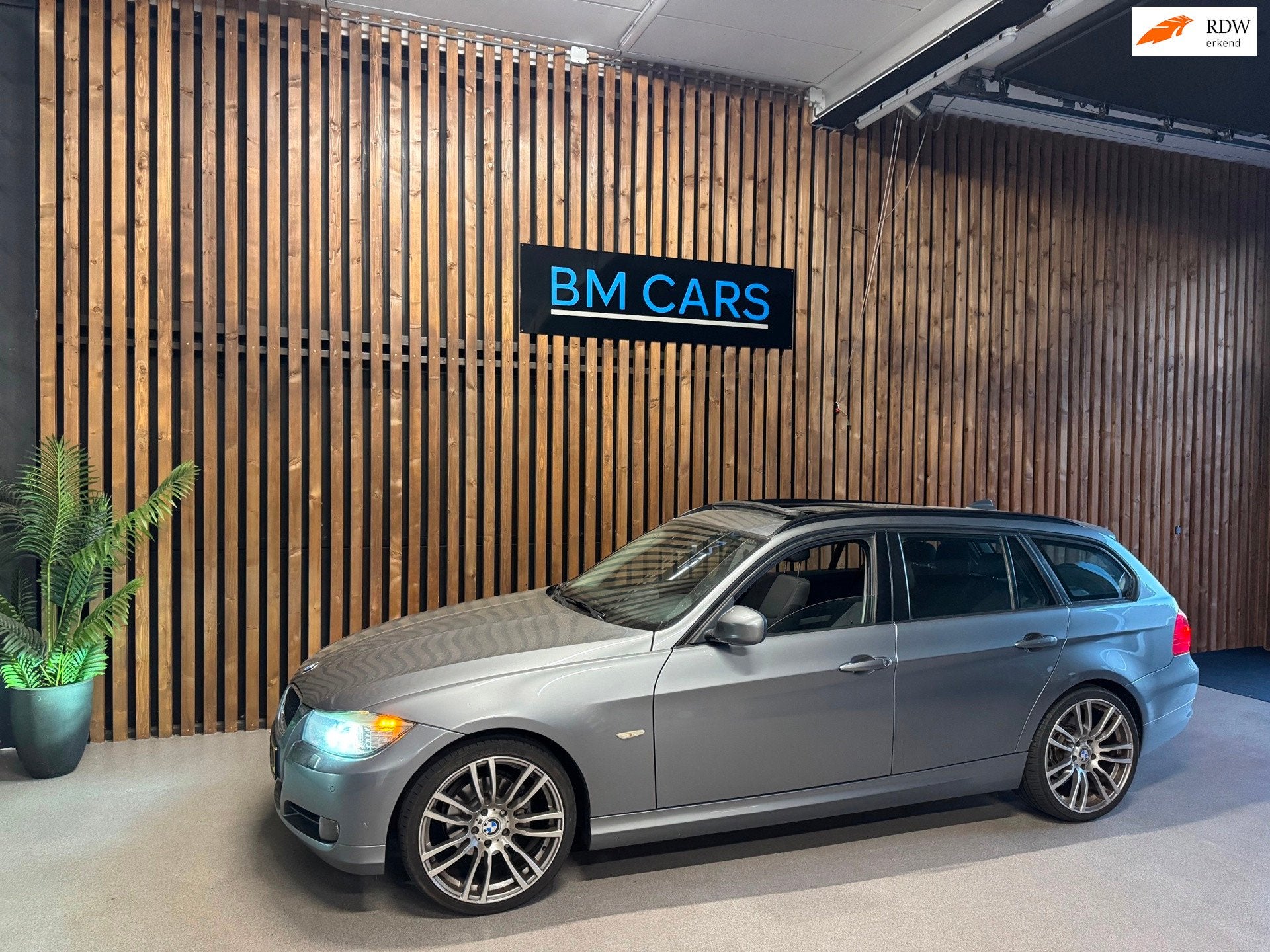 BMW 3-serie Touring 318i Business Line Automaat, Pano, Navi, Auto's, BMW, Automaat, Euro 5, 1435 kg, 3-Serie