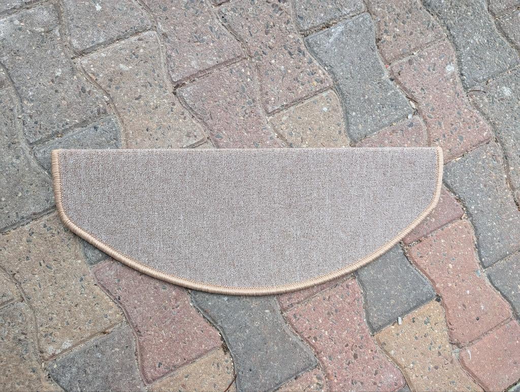 Halfronde trapmatten (24 stuks) beige/bruin, Ophalen, Gebruikt, Tapijt, Modern