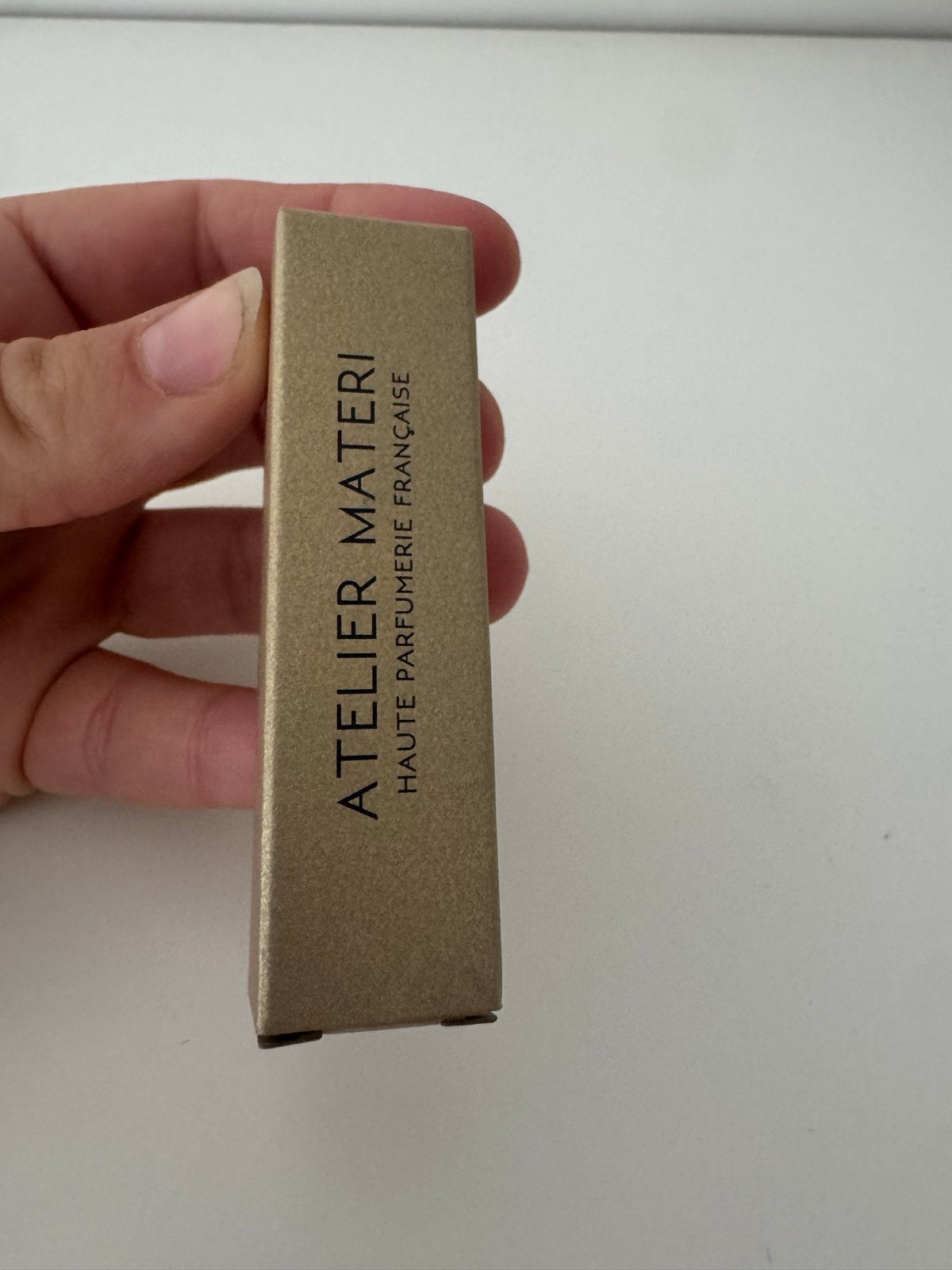 Atelier Materi Burgundy Oud Extrait de Parfum 7.5ml, Sieraden, Tassen en Uiterlijk, Uiterlijk | Parfum, Ophalen of Verzenden, Nieuw
