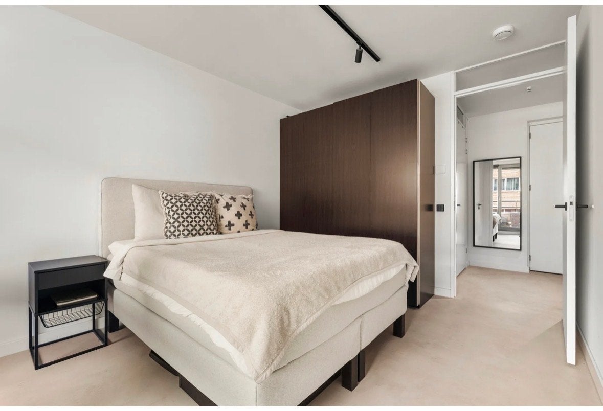 IKEA DUNVIK gestoffeerd boxspringbed – lichtgrijs, Huis en Inrichting, Slaapkamer | Boxsprings, Gebruikt, 160 cm, 200 cm, Tweepersoons
