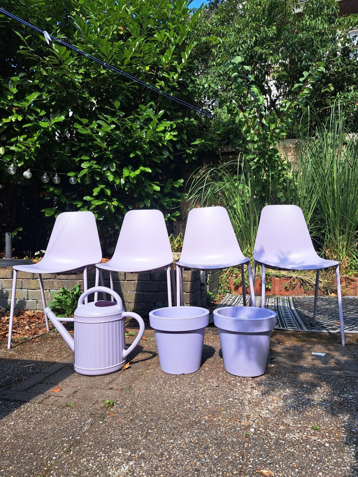 Lila tuinstoelen, gieter en bloempotten, Ophalen, Zo goed als nieuw, Kunststof