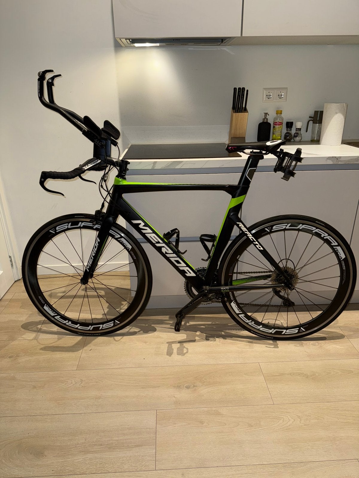 Merida Reacto 500 — aero racefiets met triatlon setup, 28 inch, Velgrem, Zo goed als nieuw, Meer dan 20 versnellingen