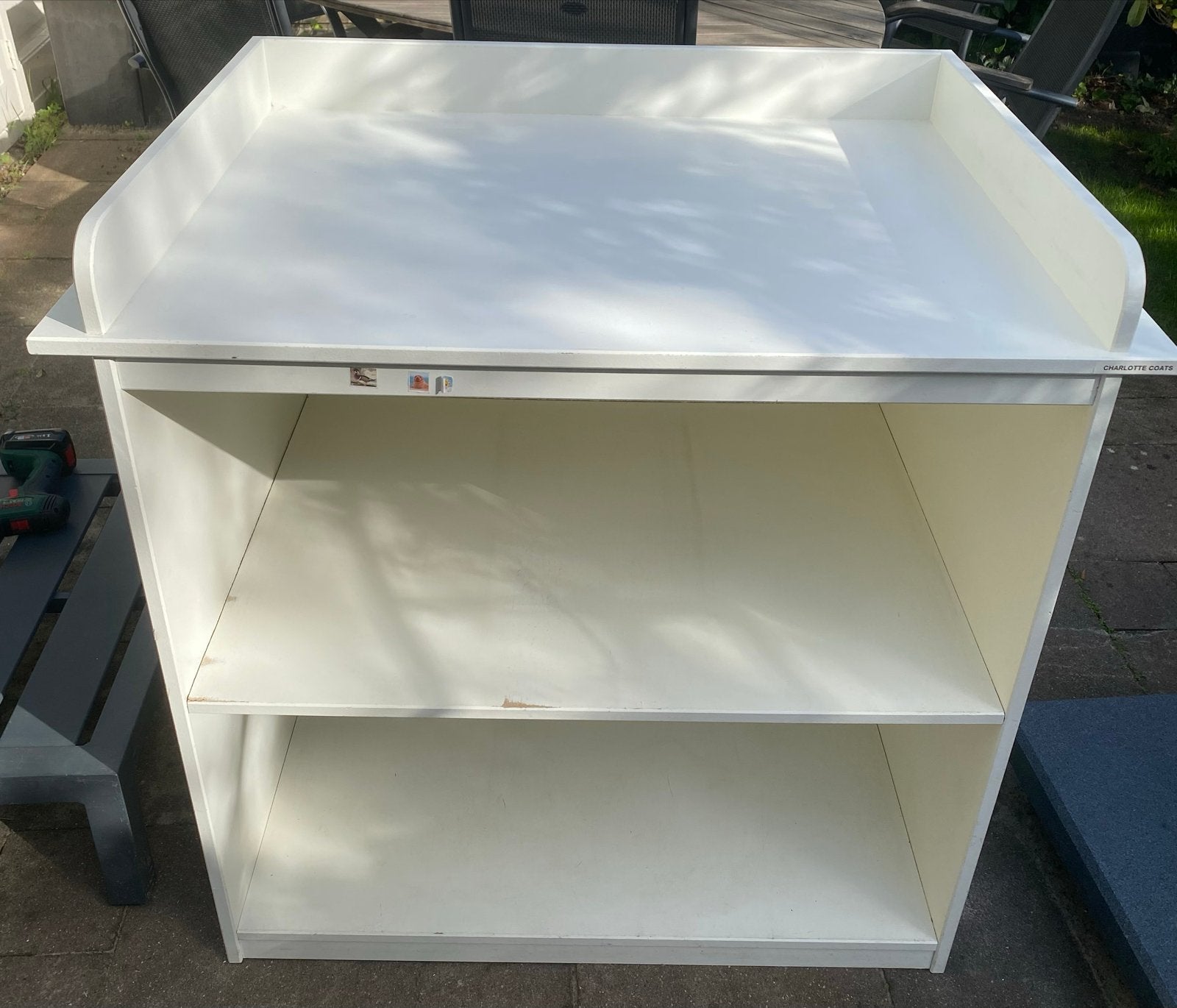 Witte Commode- Opstaande Rand- Opbergruimte- plank, Gebruikt, 50 tot 70 cm, Ophalen of Verzenden, 75 tot 100 cm