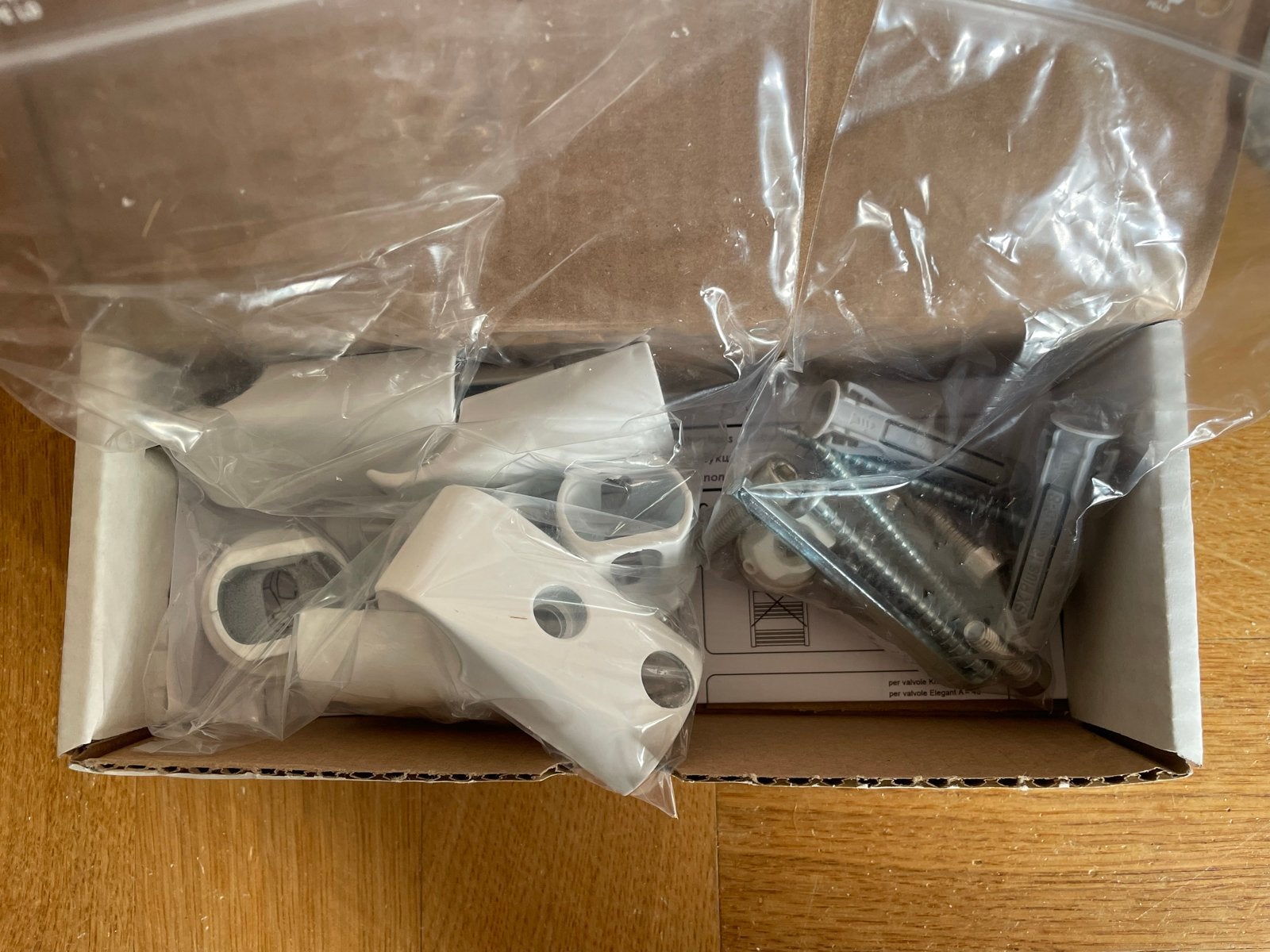 Nieuw bevestigingsmateriaal voor radiator, Ophalen of Verzenden, Nieuw, Overige typen