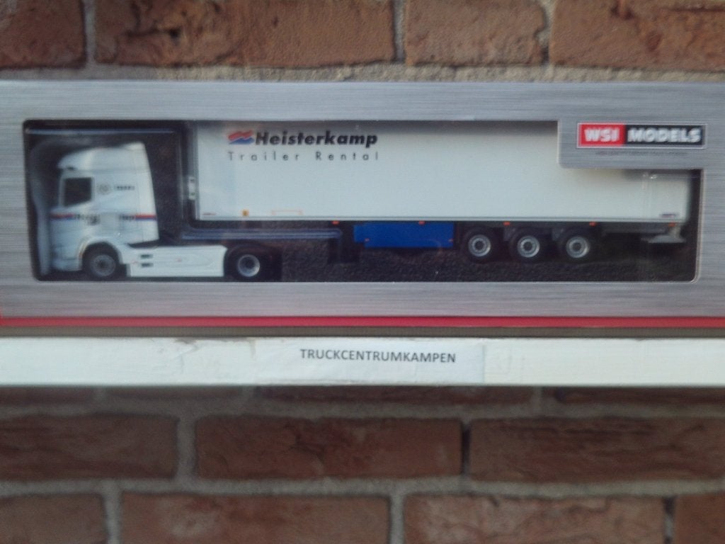 WSI  Daf  XG  4 x 2 + mReefer  Trailer  van  Heisterkamp., Hobby en Vrije tijd, Ophalen of Verzenden, Nieuw, Bus of Vrachtwagen