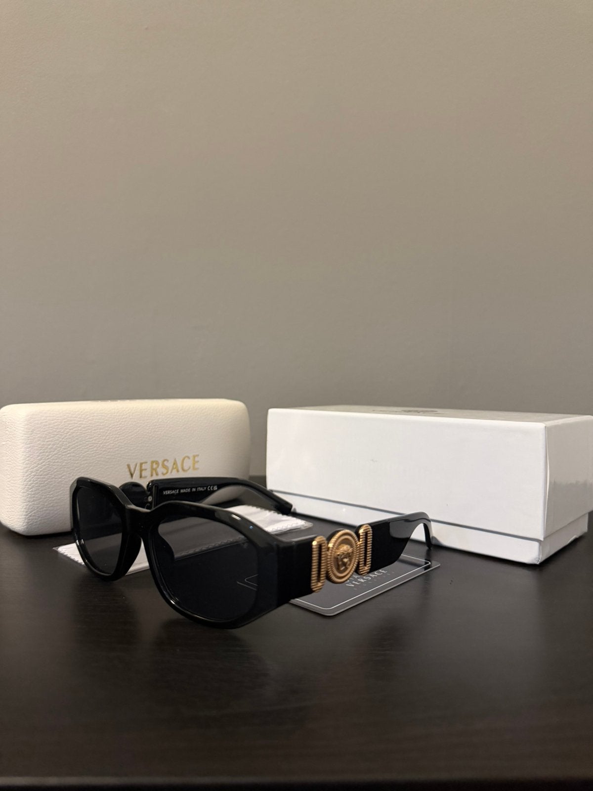 Versace zonnebril unisex, Ophalen of Verzenden, Zo goed als nieuw, Zwart, Overige merken