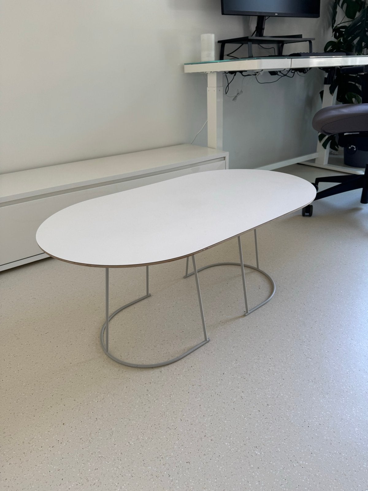 Muuto salontafel - gebroken wit, Huis en Inrichting, Tafels | Salontafels, Ophalen, Gebruikt, 50 tot 100 cm, Metaal