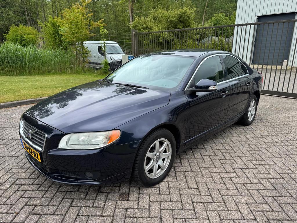 Volvo S80 2.5 T Momentum/LEDER/NAVI/CRUISE/PARKEERSENSOR/CRU, Auto's, Zwart, 1514 kg, Blauw, 2521 cc