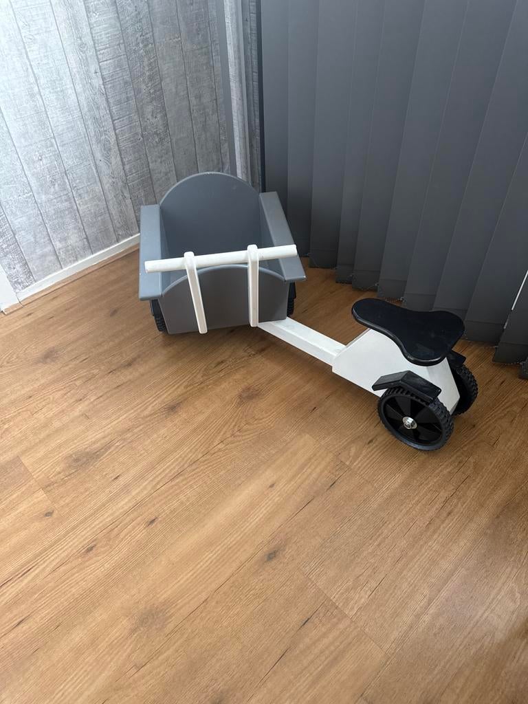 Loopvoertuig met aanhanger voor kinderen, Ophalen, Zo goed als nieuw, Loopvoertuig