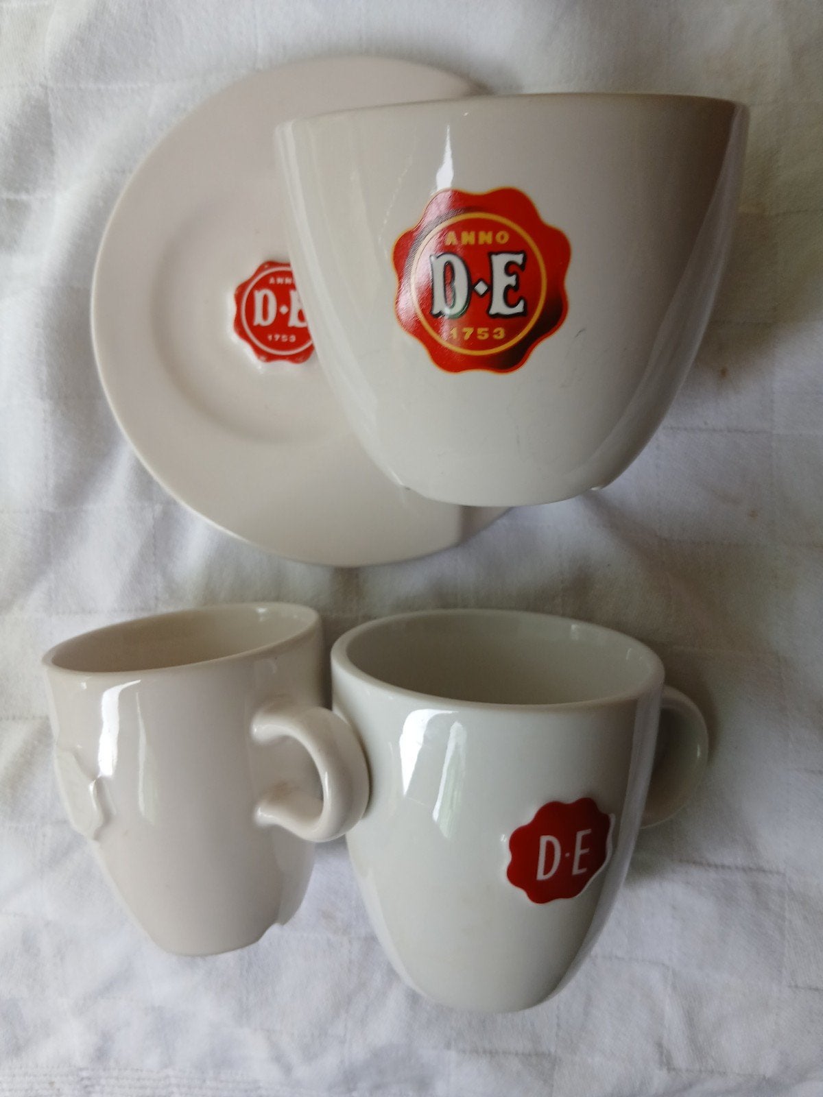 3 Douwe Egberts mokken / kopjes, Overige merken, Ophalen of Verzenden, Zo goed als nieuw, Overige stijlen