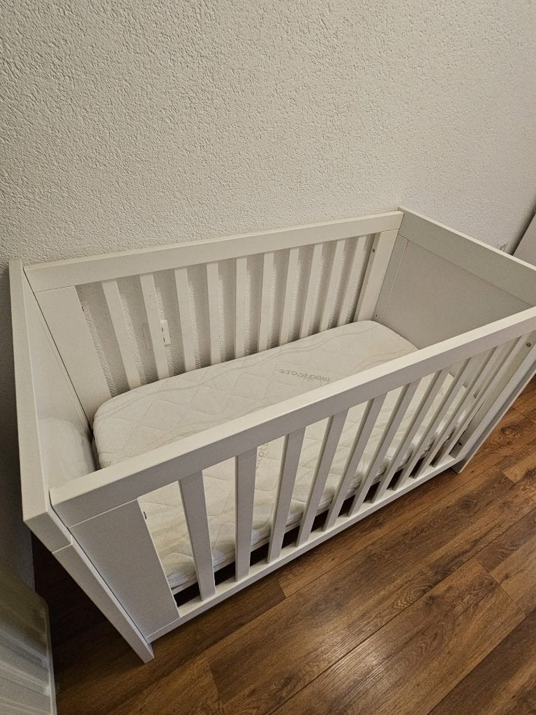 Babykamer incl. bed, commode, kast en hangplank, Ophalen, Gebruikt, Jongetje of Meisje
