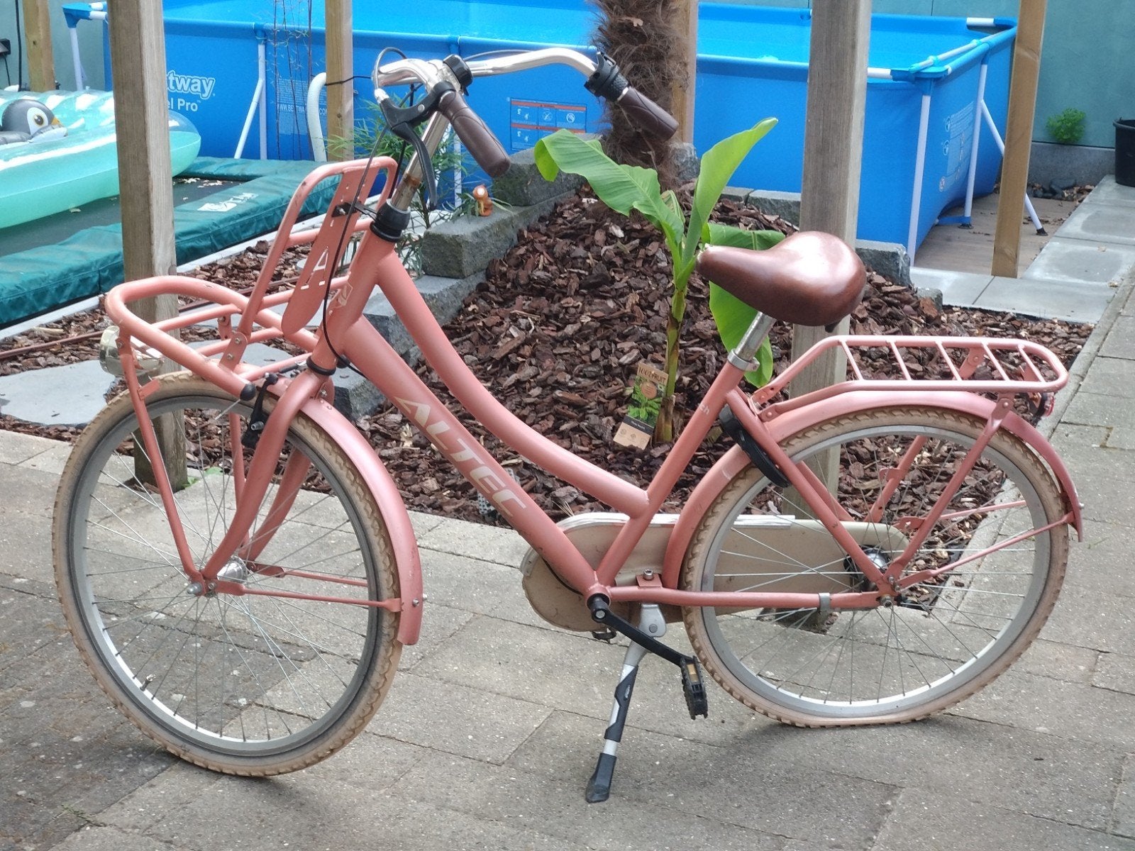 Roze Altec transportfiets 26"  met voordrager en versnelling, Gebruikt, Velgrem, Versnellingen, Ophalen