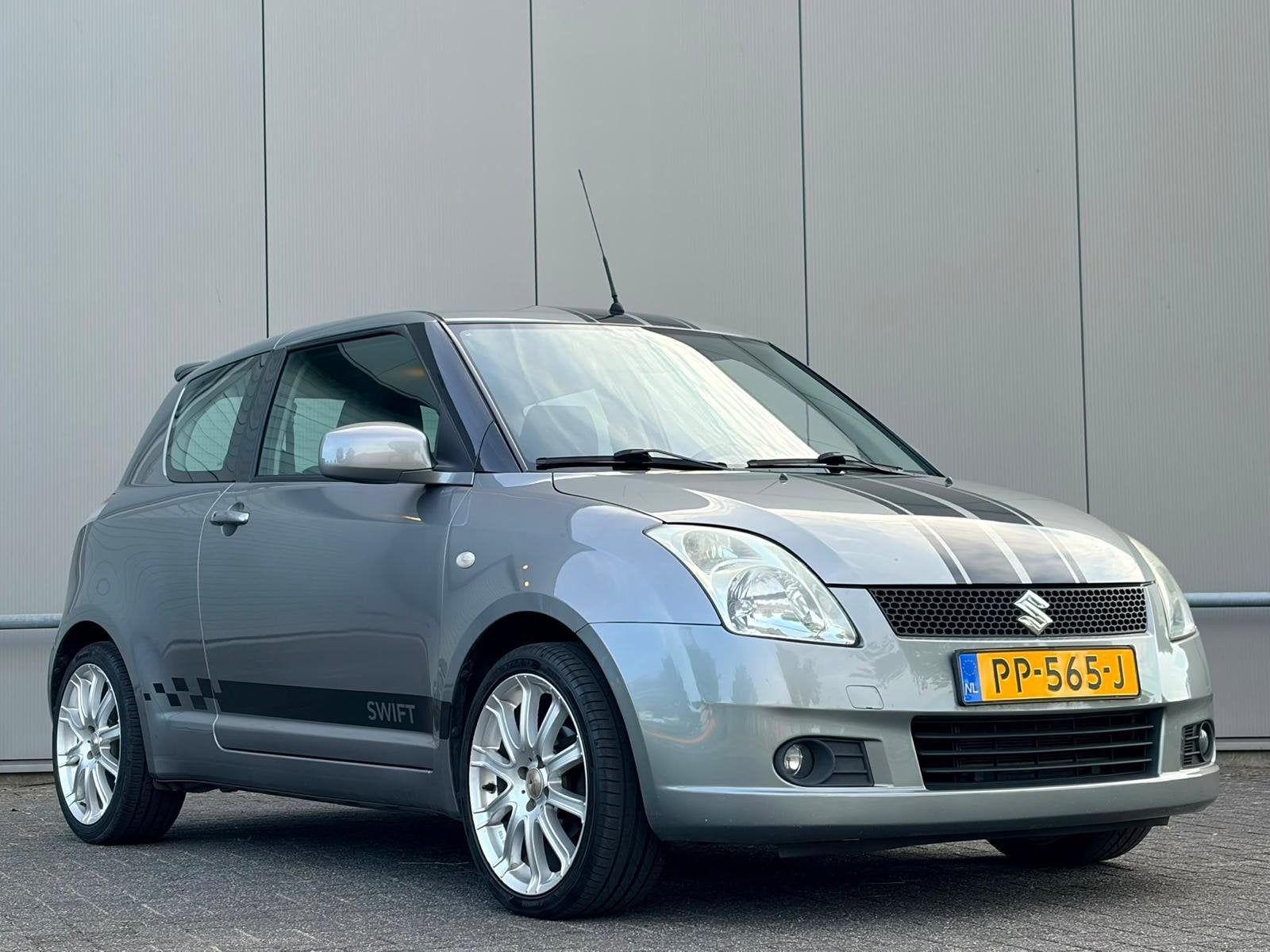 Suzuki Swift 1.3 GLS / 3DRS / AUTOMAAT /AIRCO / 2005 / Grijs, Auto's, Stof, 40 €/maand, Zwart, Swift